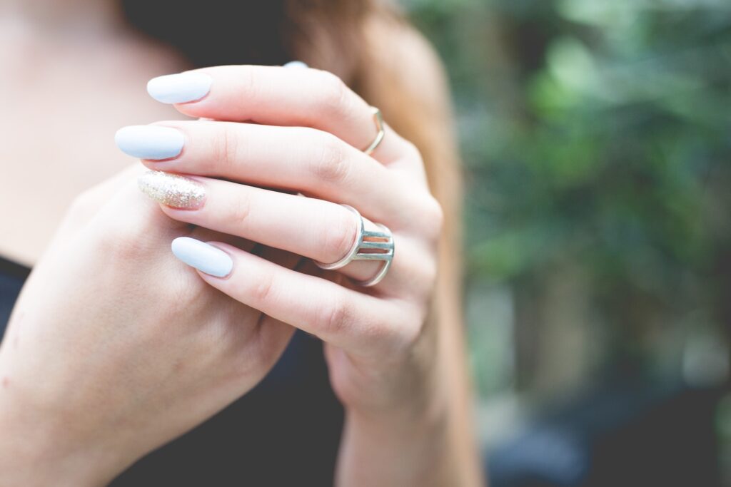 How to Achieve the Perfect Almond Nail Shape?